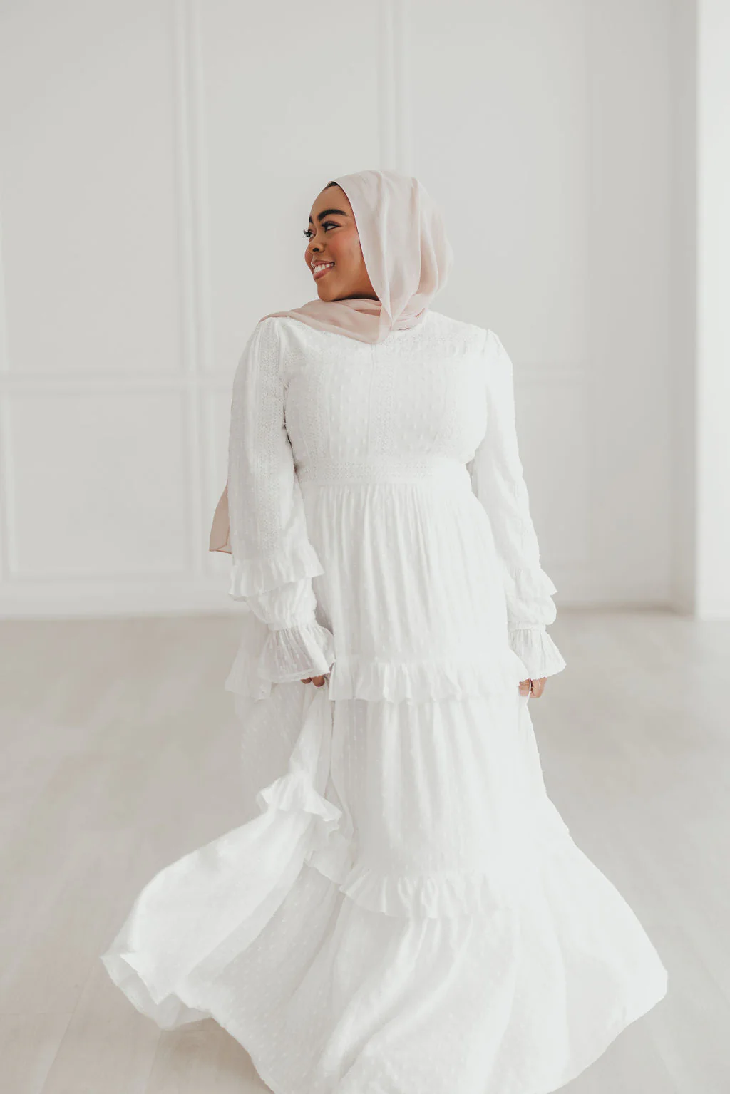 Nora (White Lace) - Image 8