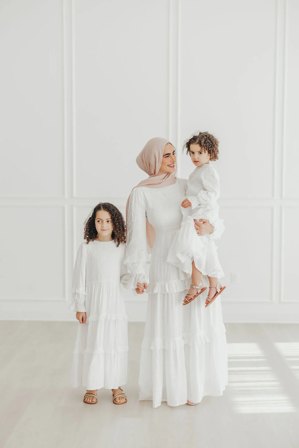 Nora (White Lace) - Image 9